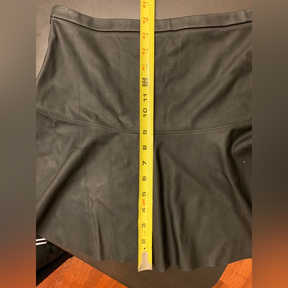 Express faux leather mini skirt - Picture 4 of 7